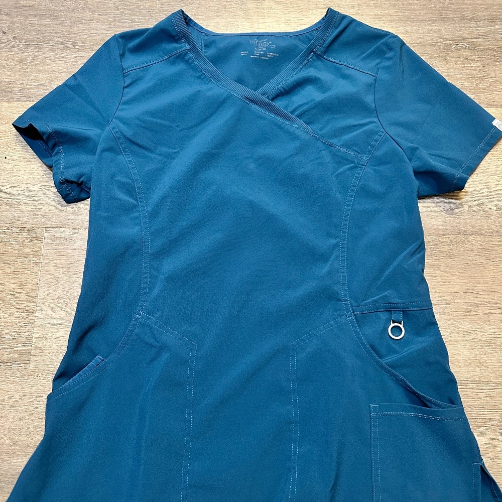 Women’s Scrub Set – Size Medium – Teal – Gently Used